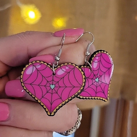 Goth Spiderweb Heart Drop Earrings - Picture 5 of 7